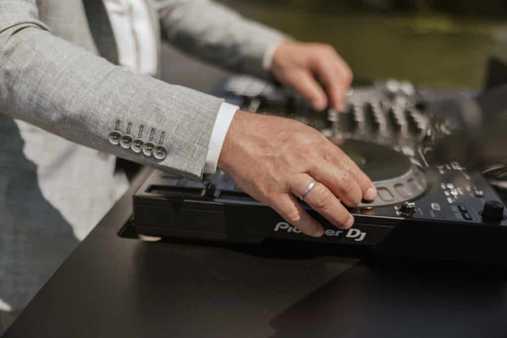 DJ Martin Bohnhoff am Mischpult